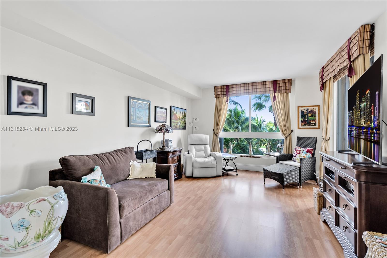 765 Crandon Blvd Unit: 207