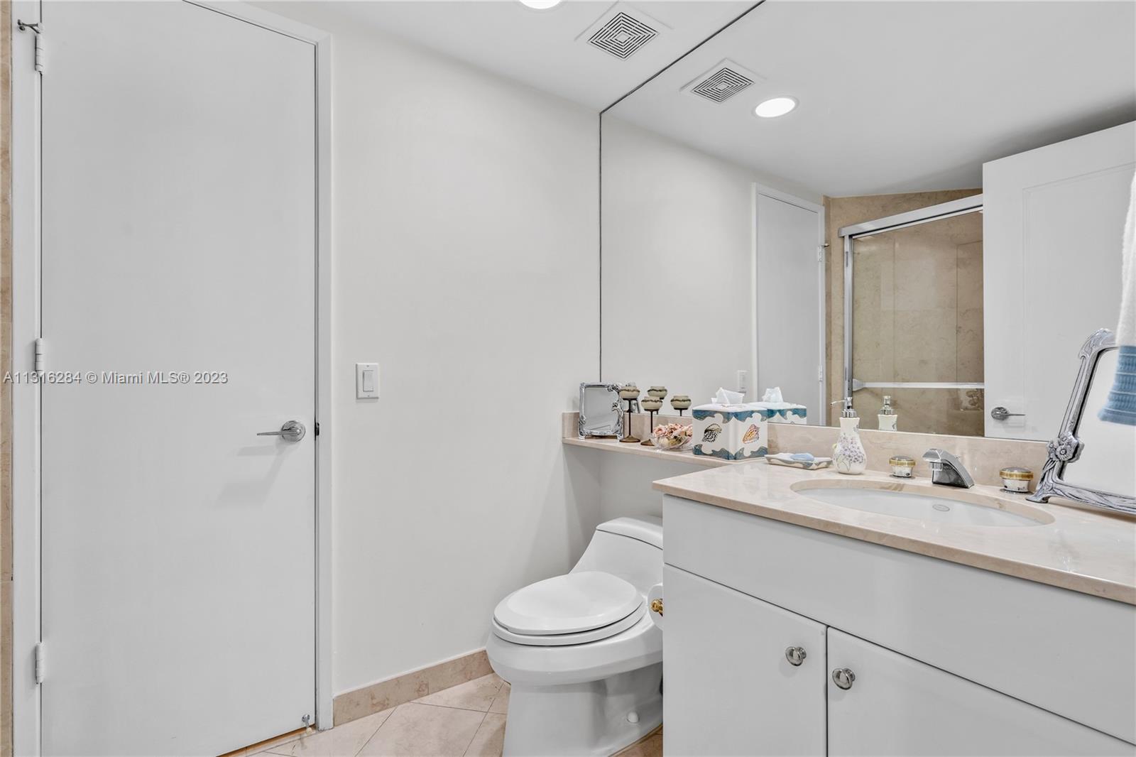 765 Crandon Blvd Unit: 207