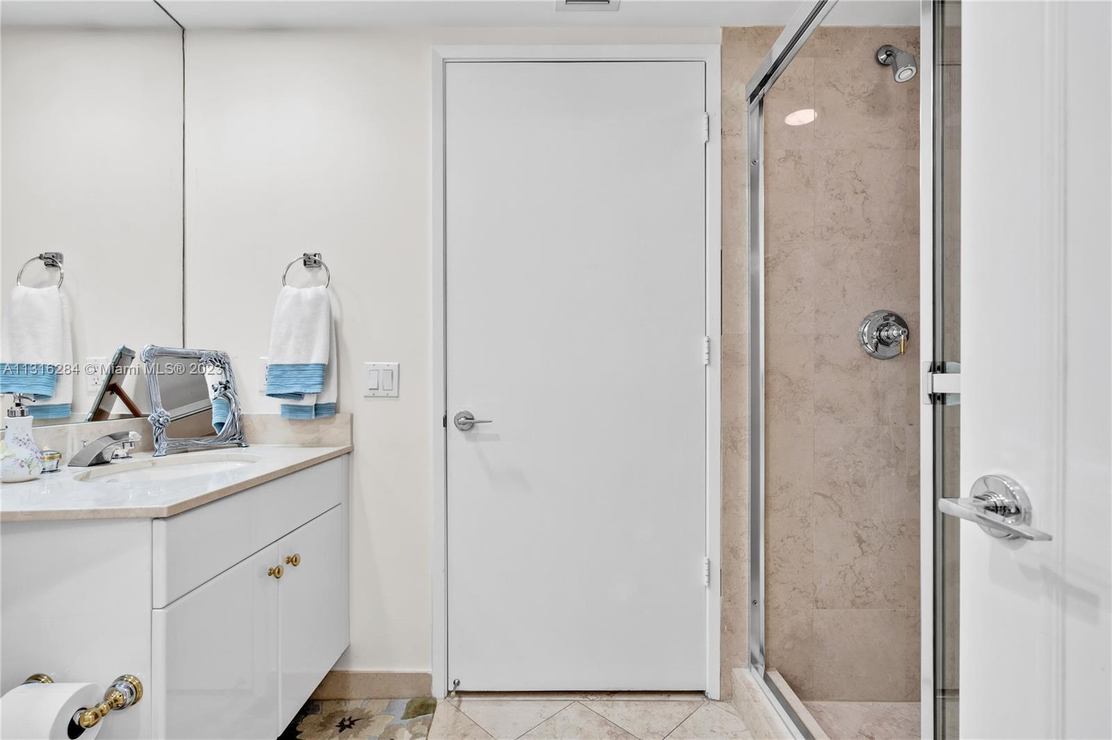 765 Crandon Blvd Unit: 207