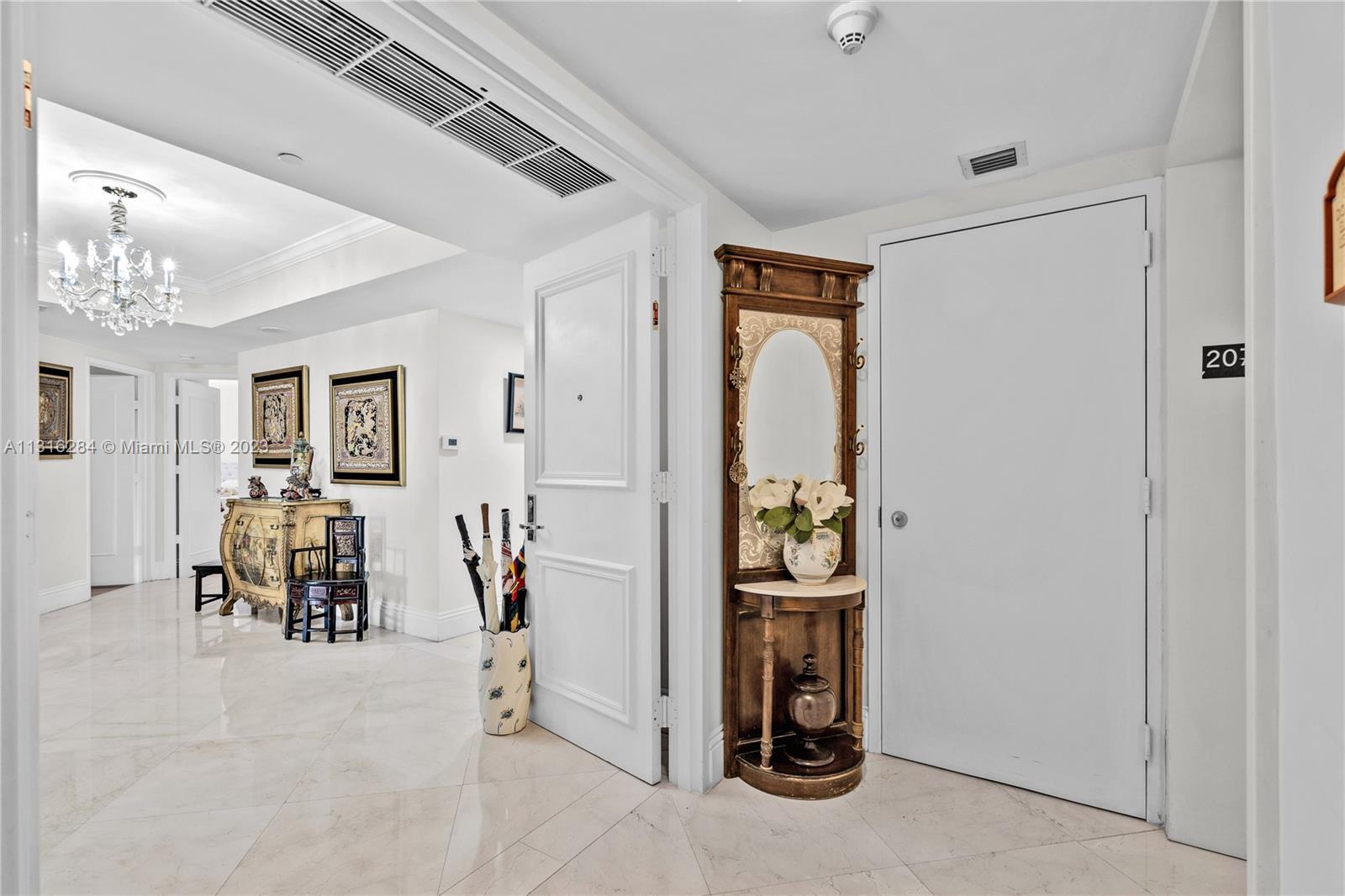 765 Crandon Blvd Unit: 207