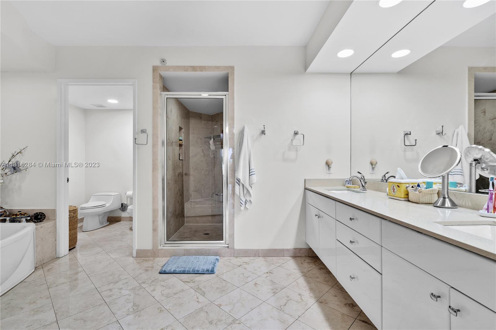 765 Crandon Blvd Unit: 207