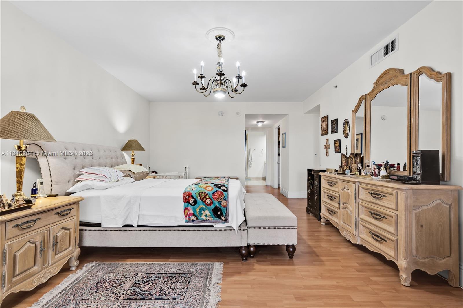 765 Crandon Blvd Unit: 207