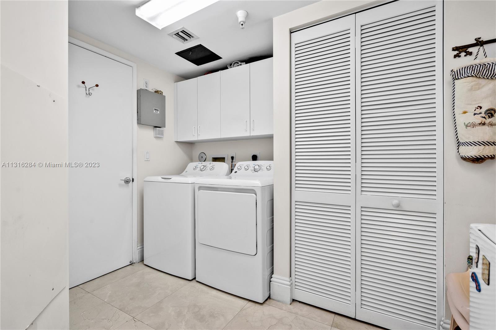765 Crandon Blvd Unit: 207