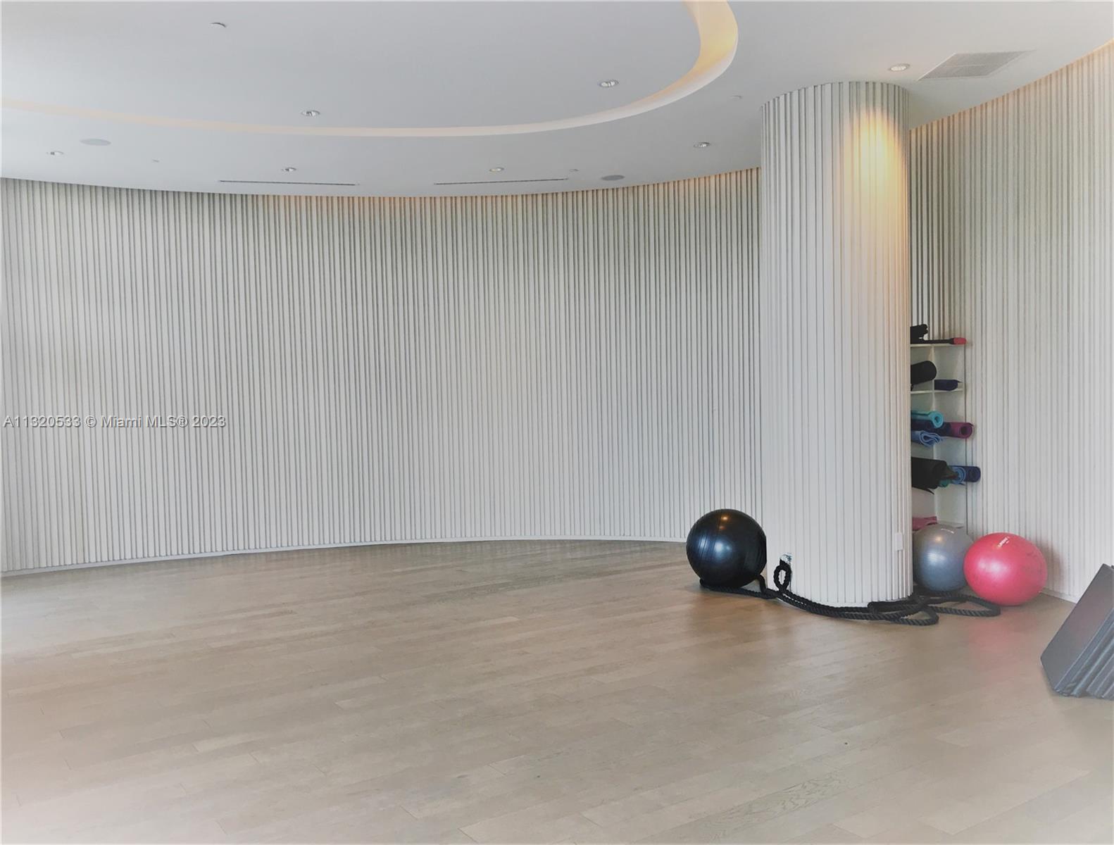 3250 NE 188 St Unit: 401