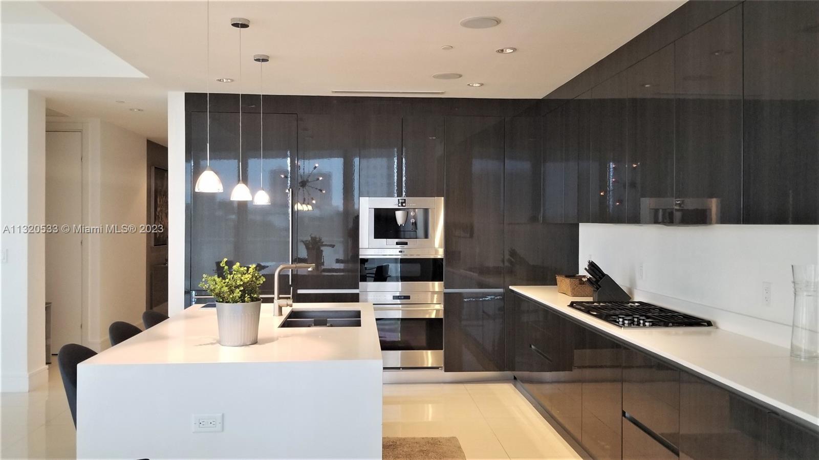 3250 NE 188 St Unit: 401