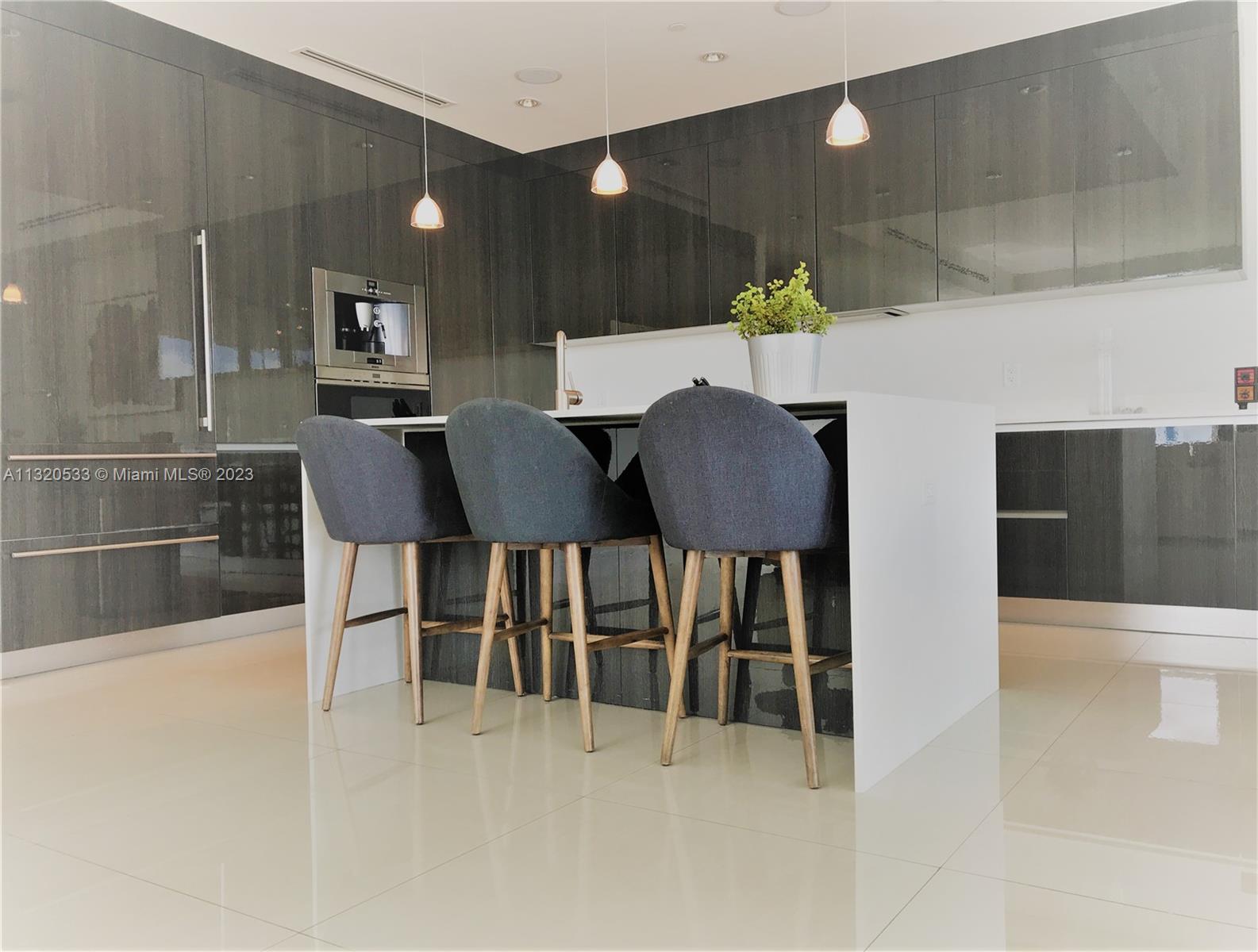 3250 NE 188 St Unit: 401