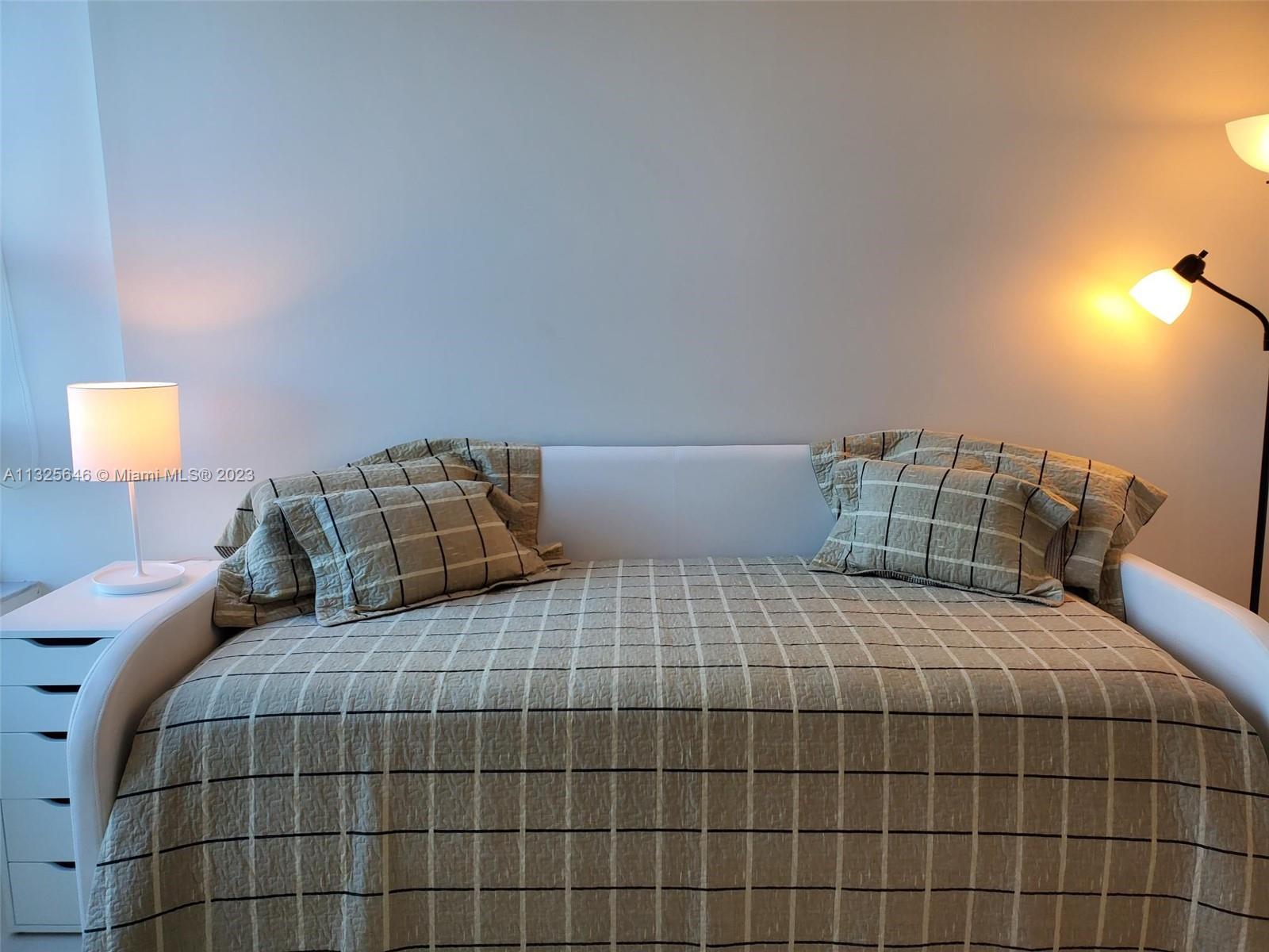 950 BRICKELL BAY DR Unit: 3405