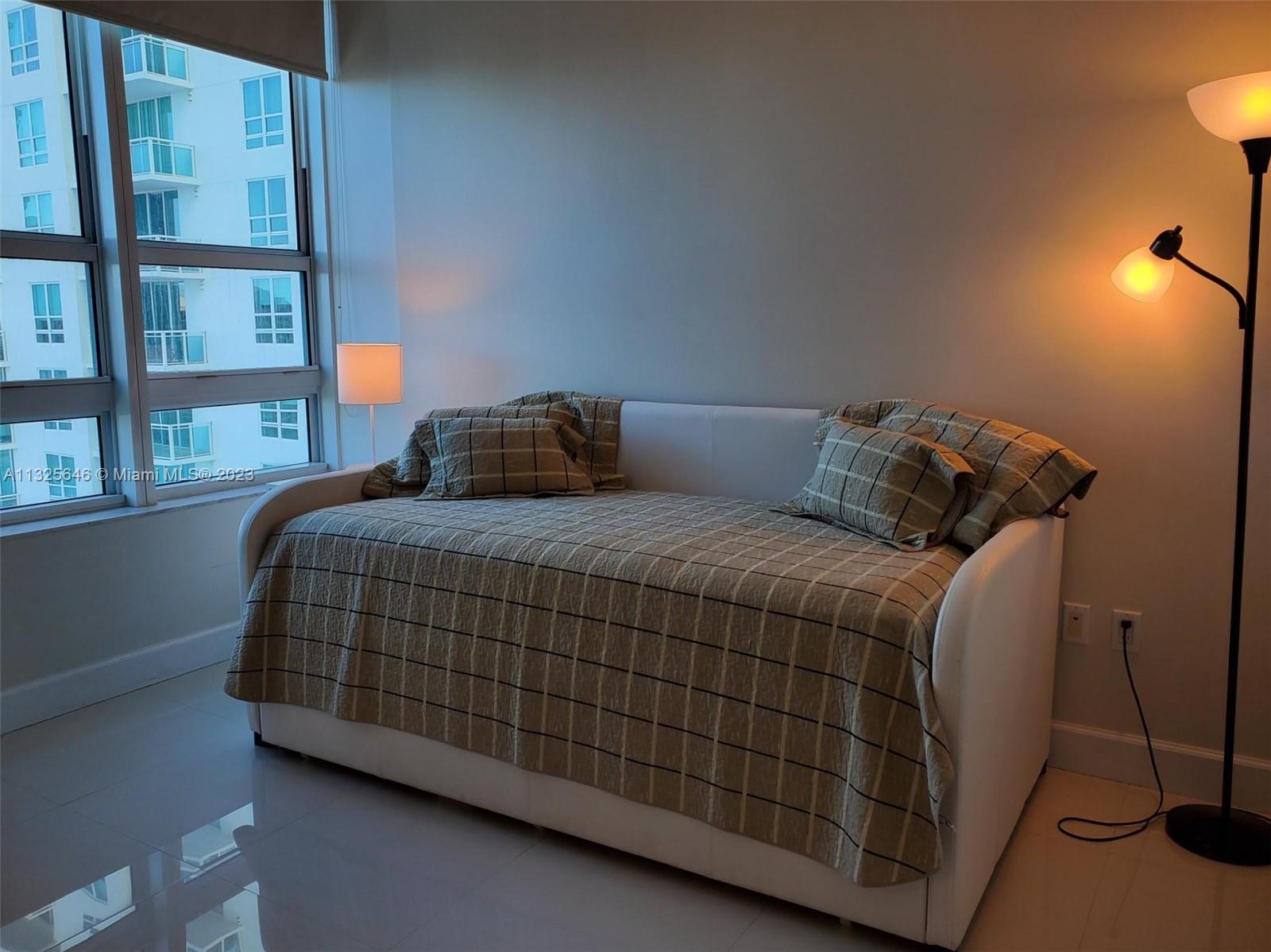 950 BRICKELL BAY DR Unit: 3405