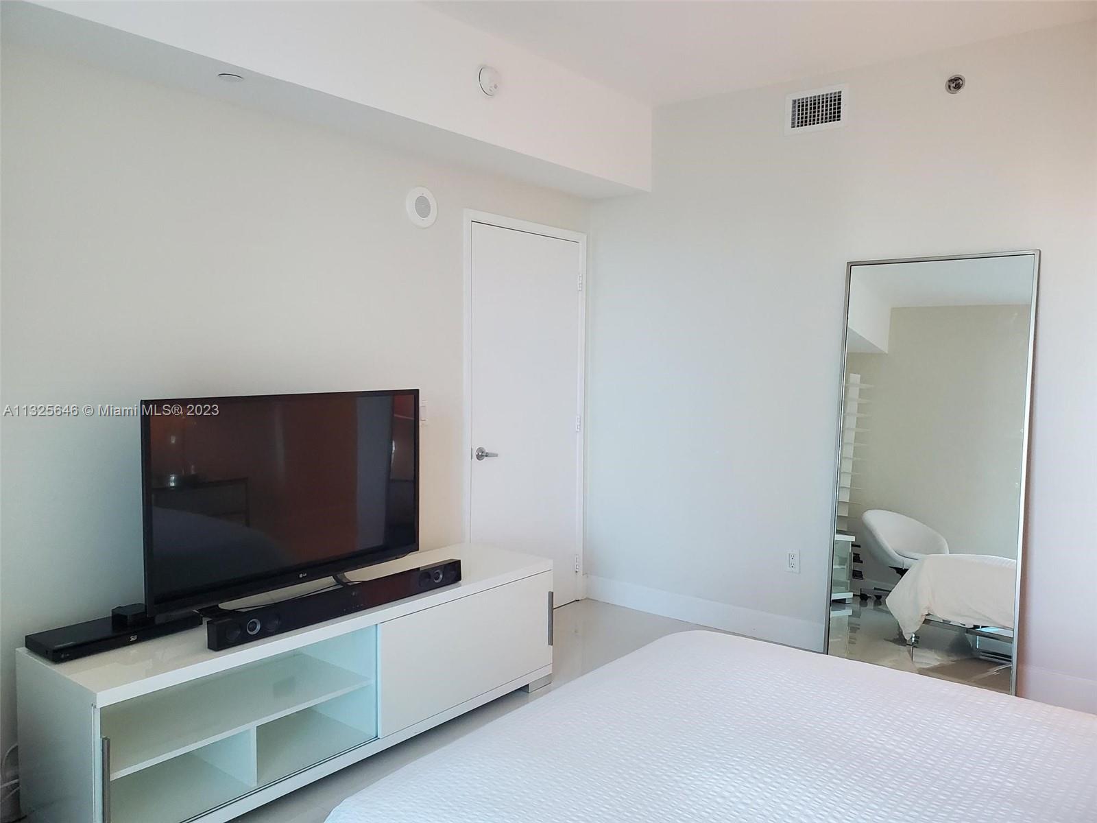 950 BRICKELL BAY DR Unit: 3405