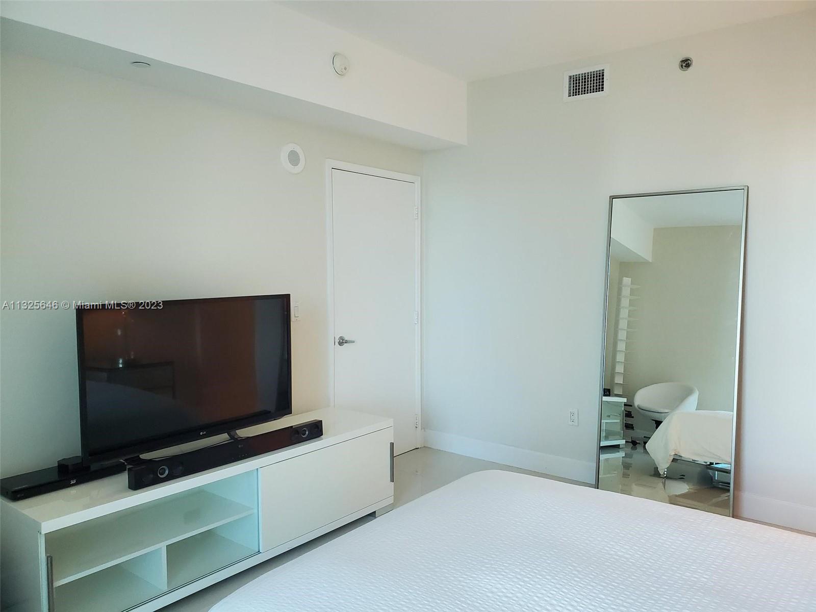 950 BRICKELL BAY DR Unit: 3405