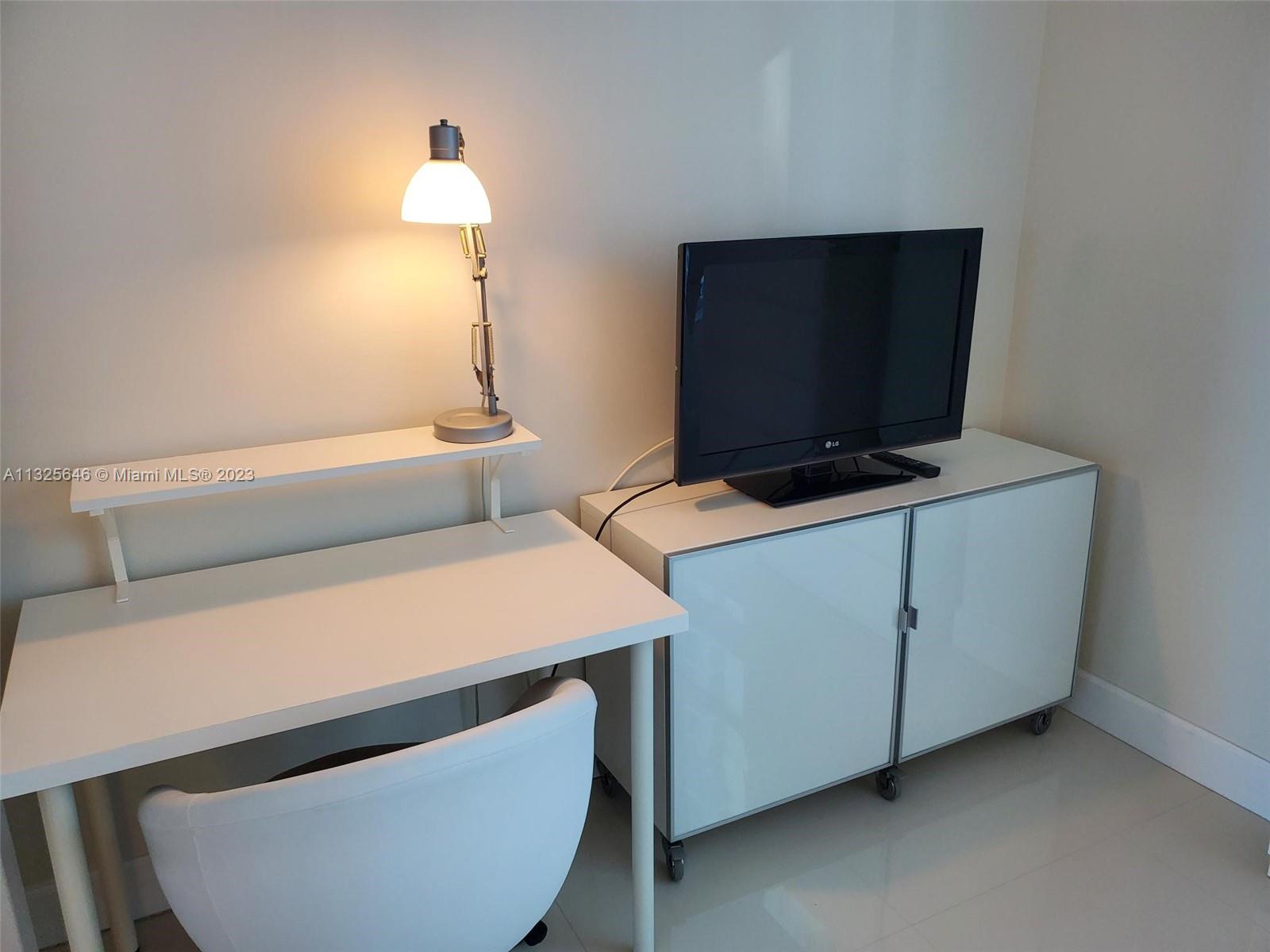 950 BRICKELL BAY DR Unit: 3405