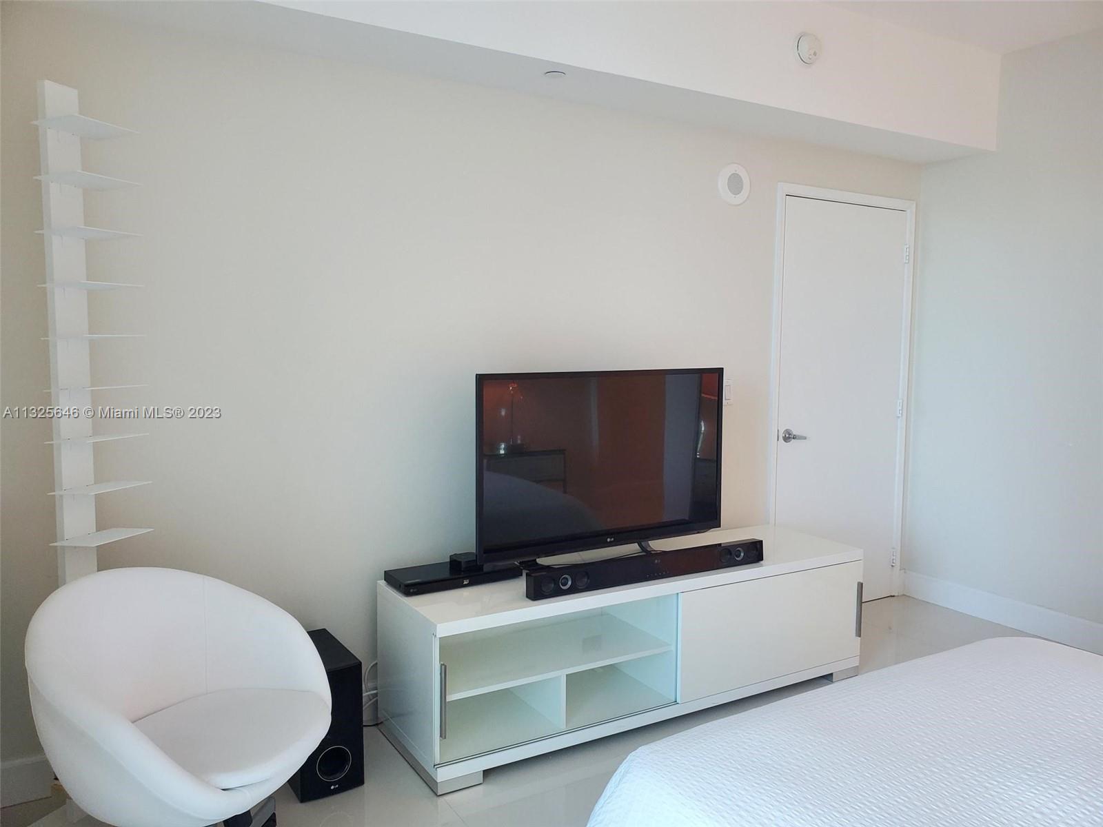 950 BRICKELL BAY DR Unit: 3405