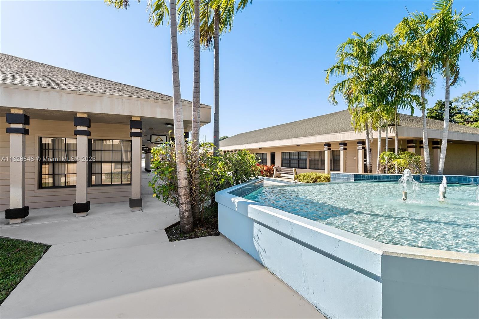 5329 Atlantic Ave Unit: 204