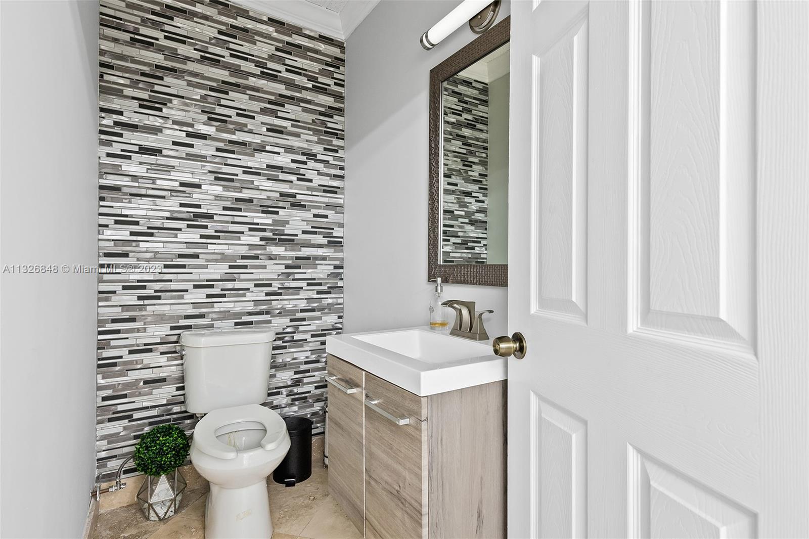 5329 Atlantic Ave Unit: 204