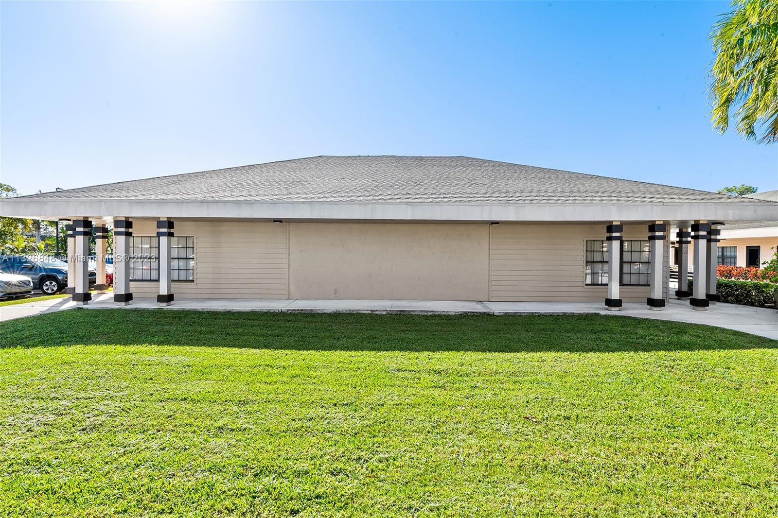 5329 Atlantic Ave Unit: 204