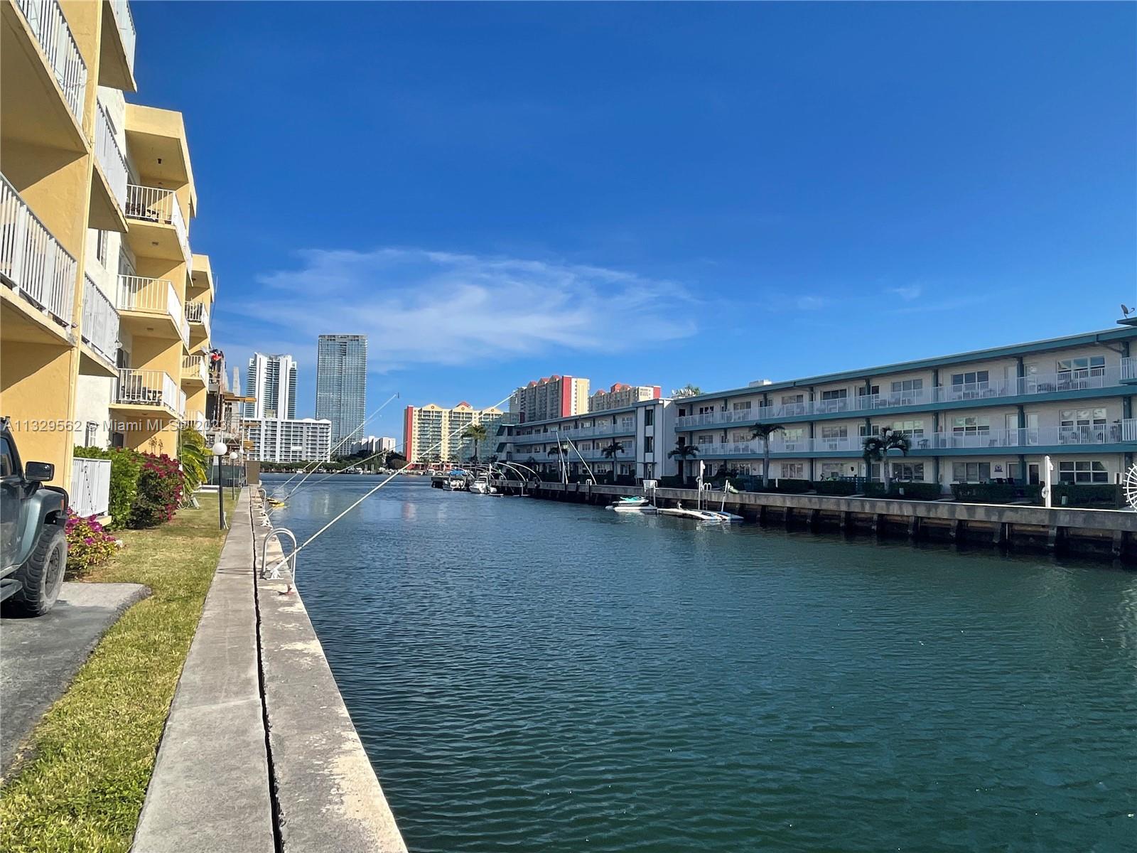 3944 NE 167th St Unit: 405