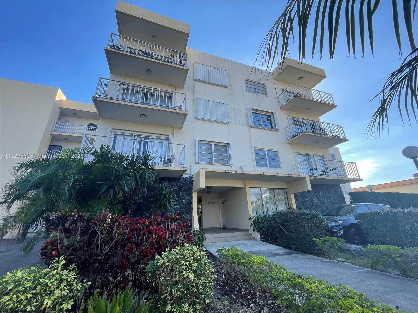 3944 NE 167th St Unit: 405