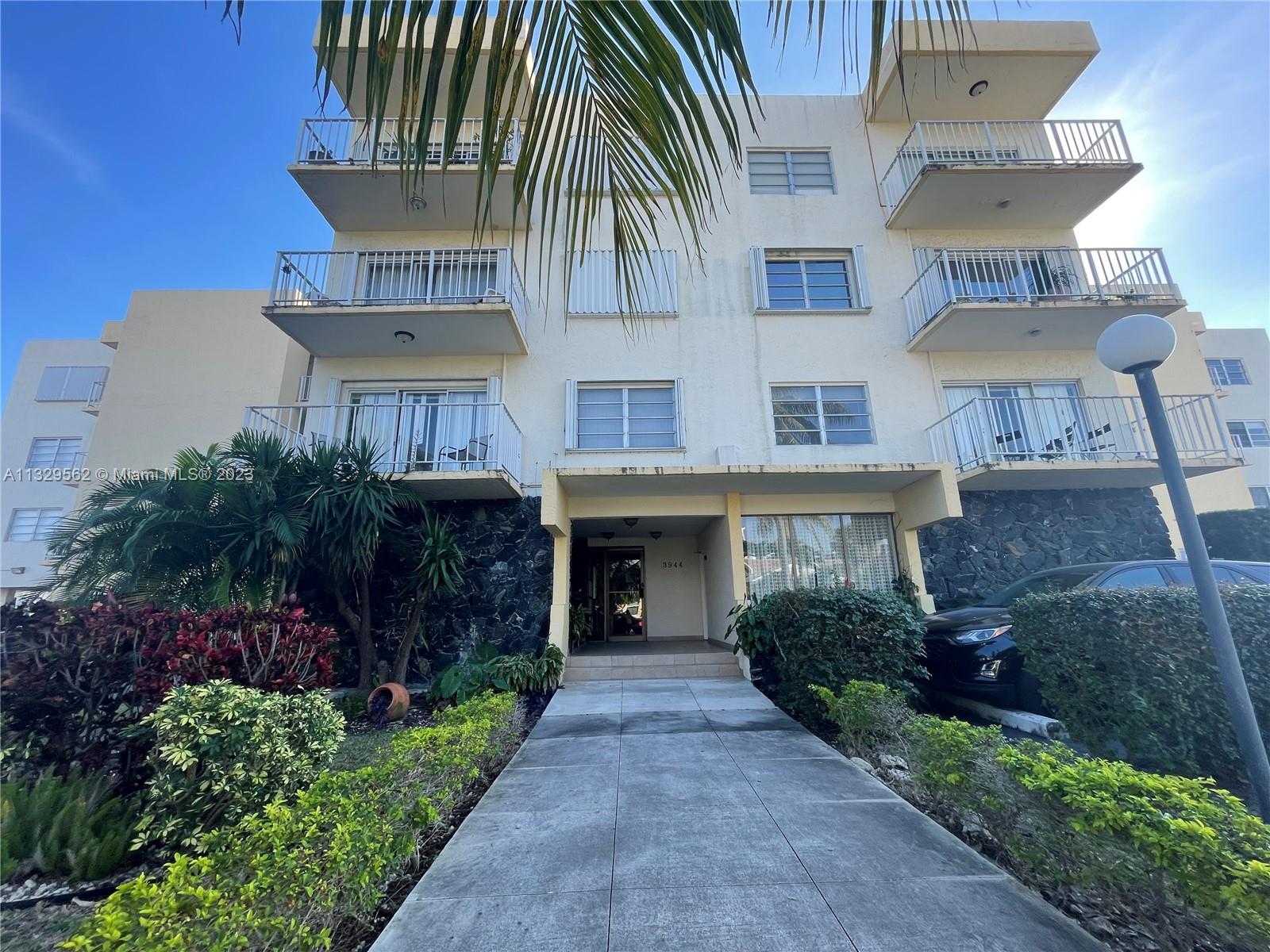 3944 NE 167th St Unit: 405