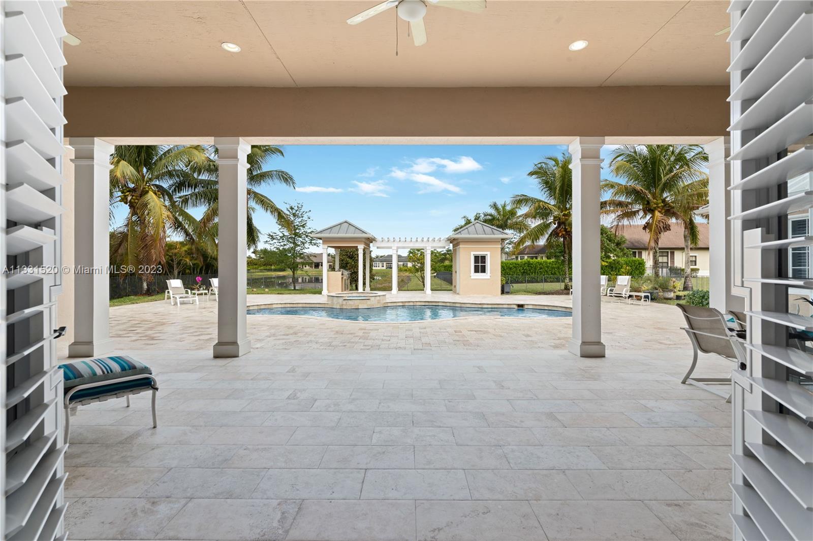 10451 S Camelot Cir