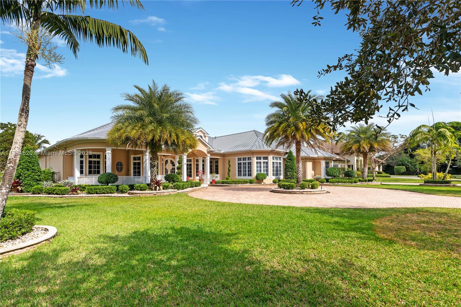 10451 S Camelot Cir