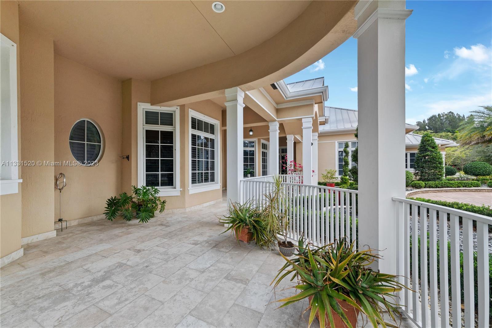 10451 S Camelot Cir
