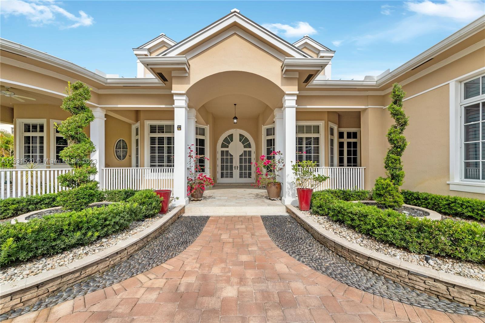 10451 S Camelot Cir