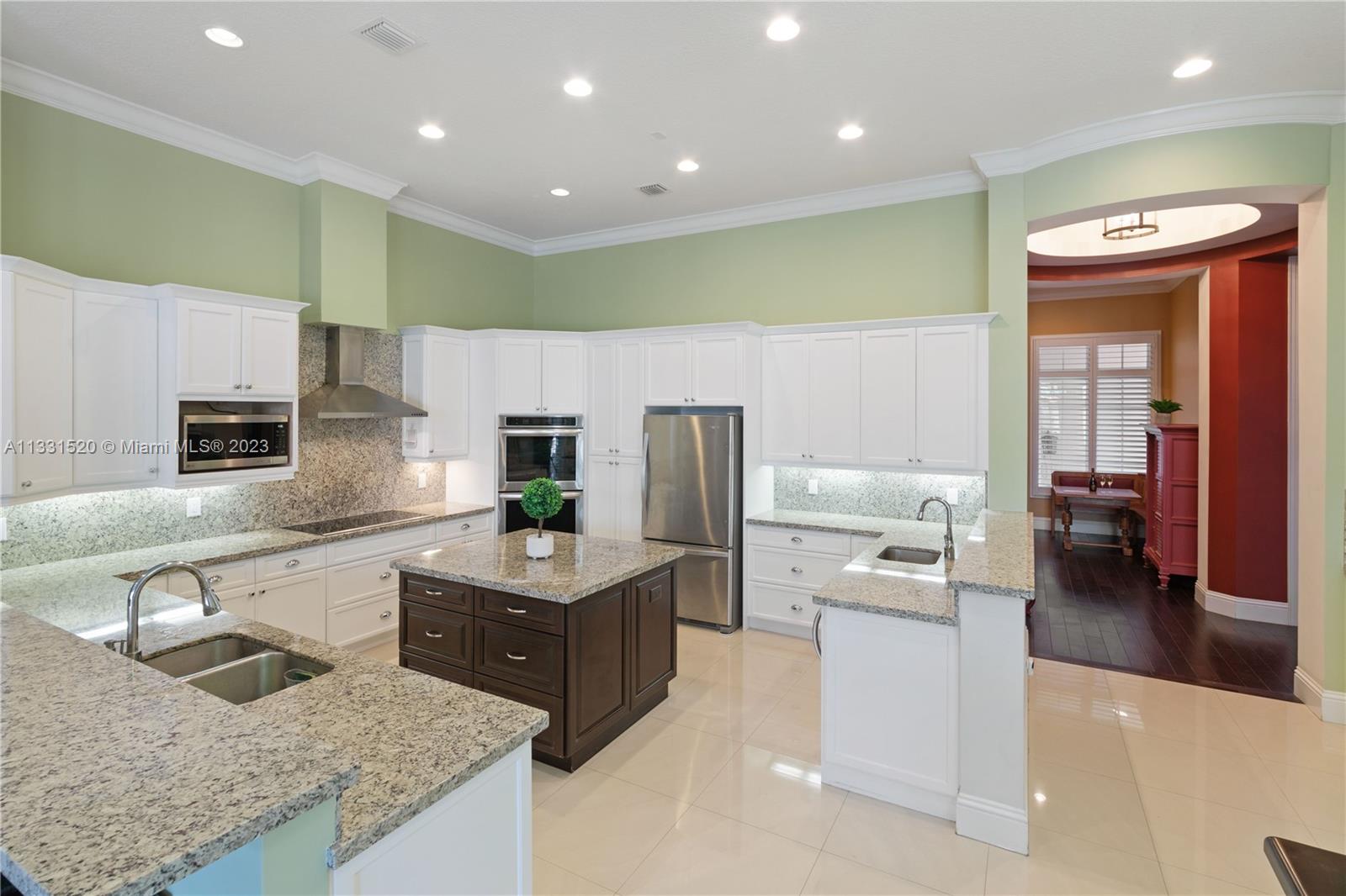 10451 S Camelot Cir
