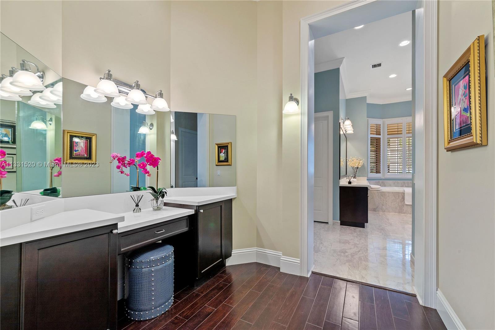10451 S Camelot Cir