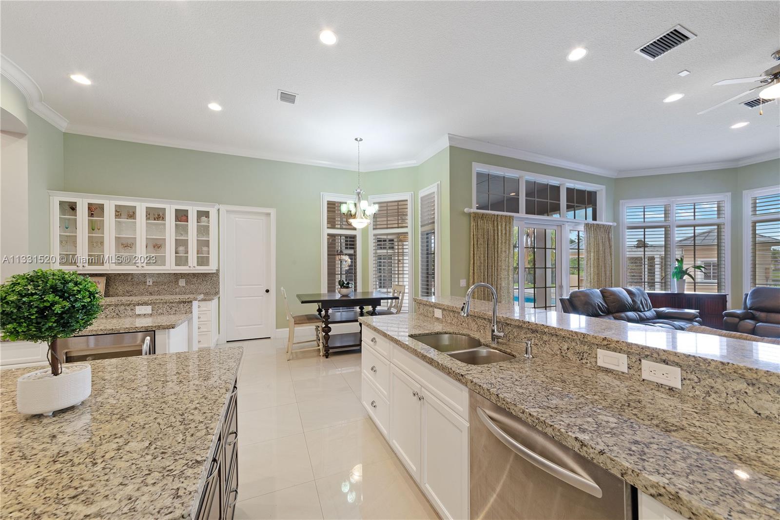 10451 S Camelot Cir