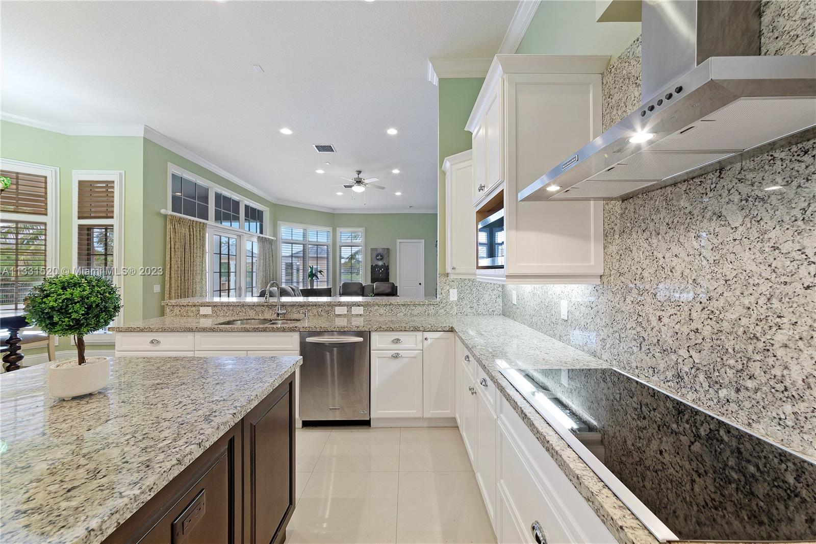 10451 S Camelot Cir