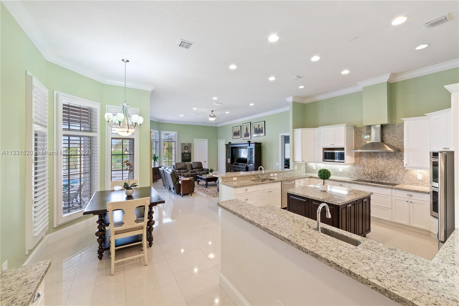 10451 S Camelot Cir