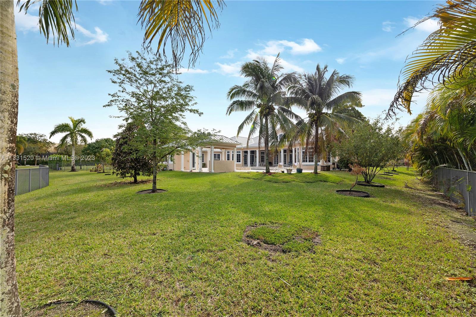 10451 S Camelot Cir