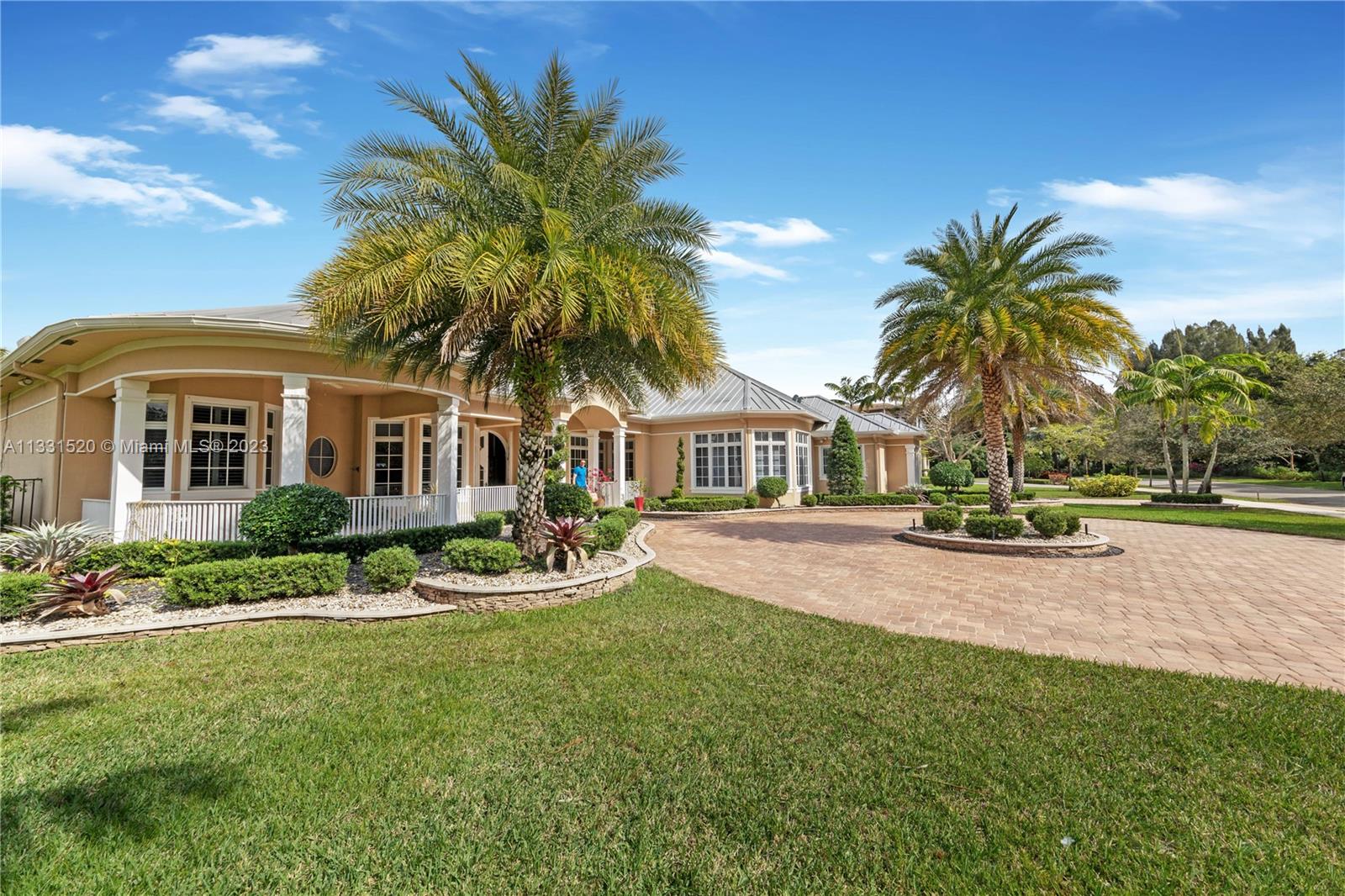 10451 S Camelot Cir