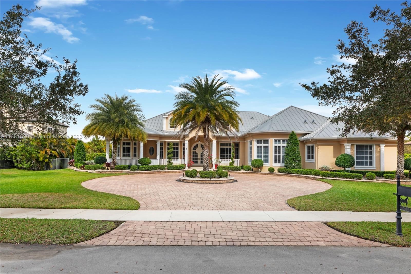 10451 S Camelot Cir