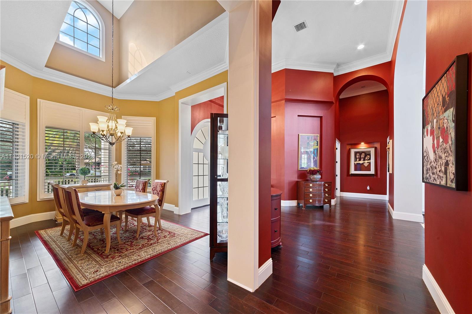 10451 S Camelot Cir