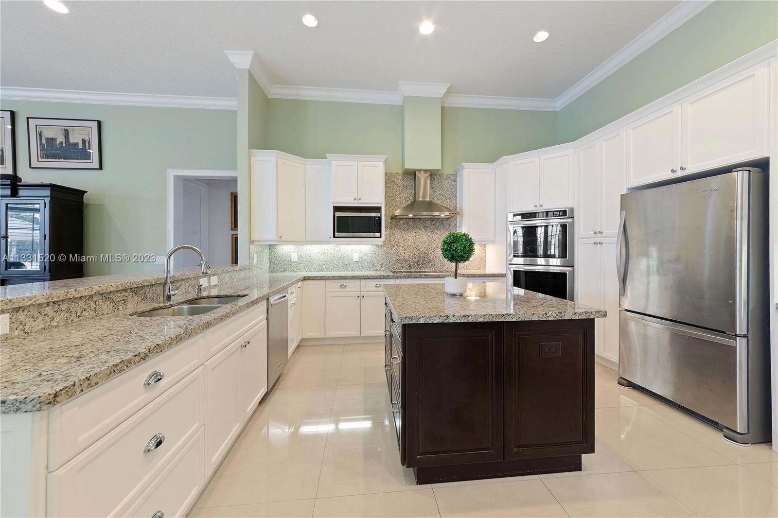 10451 S Camelot Cir