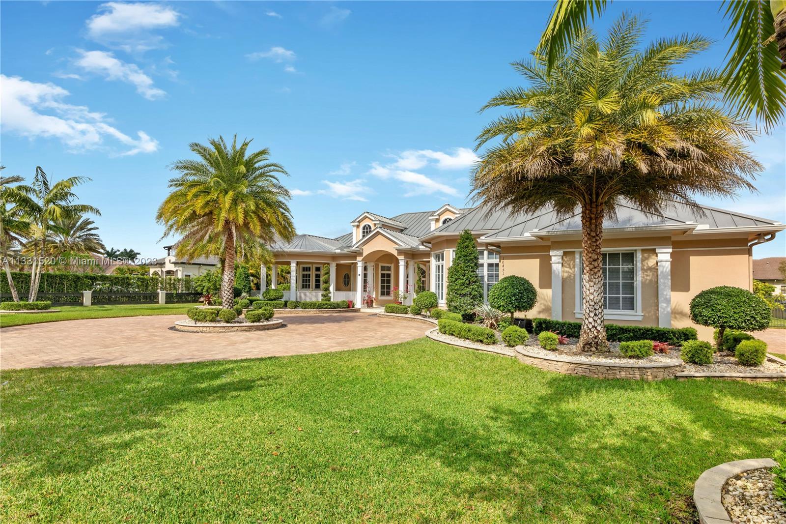 10451 S Camelot Cir