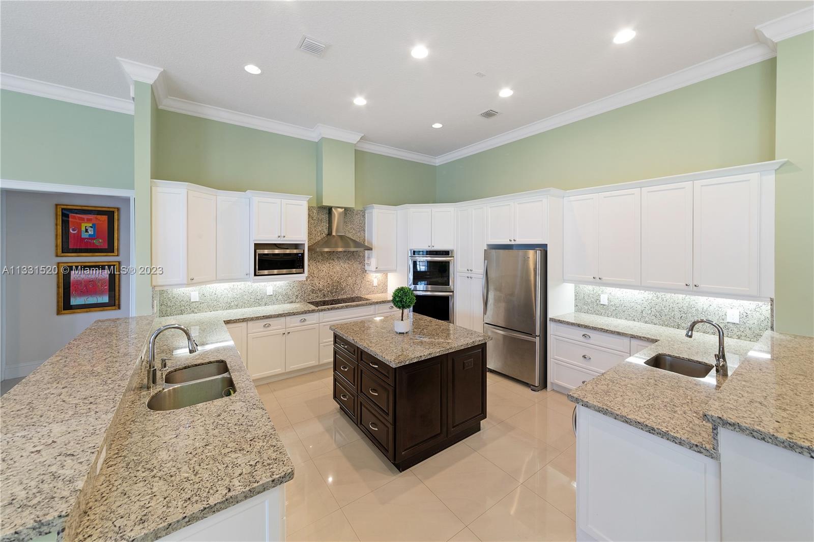 10451 S Camelot Cir