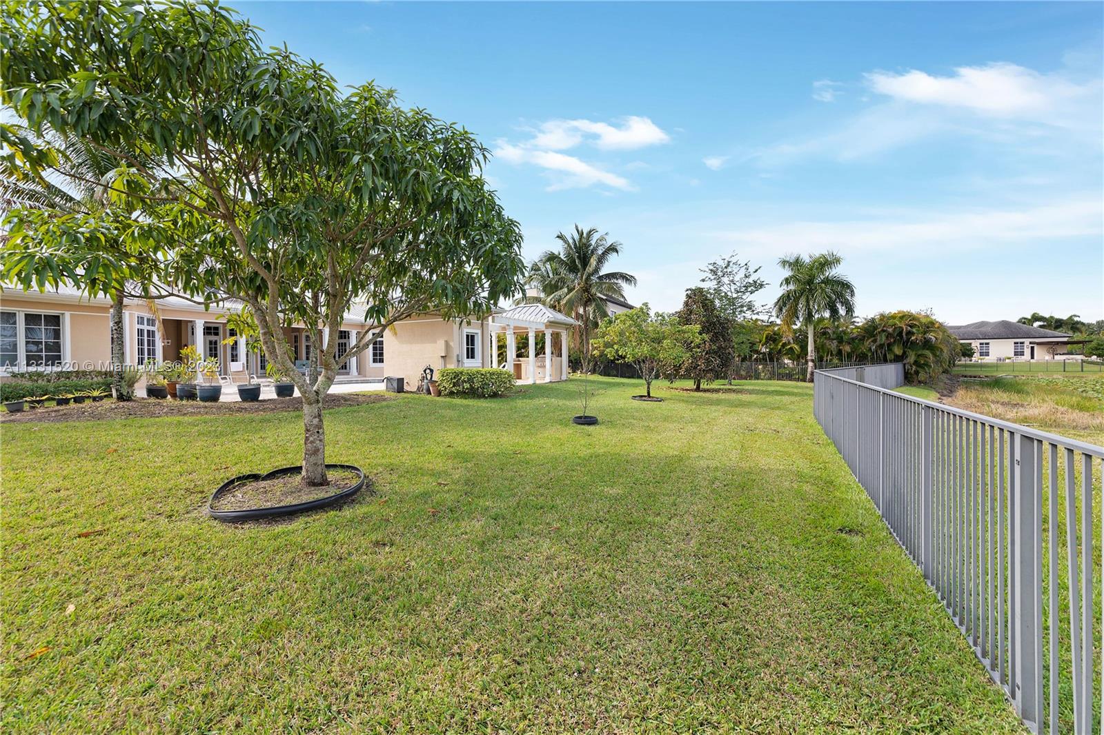 10451 S Camelot Cir