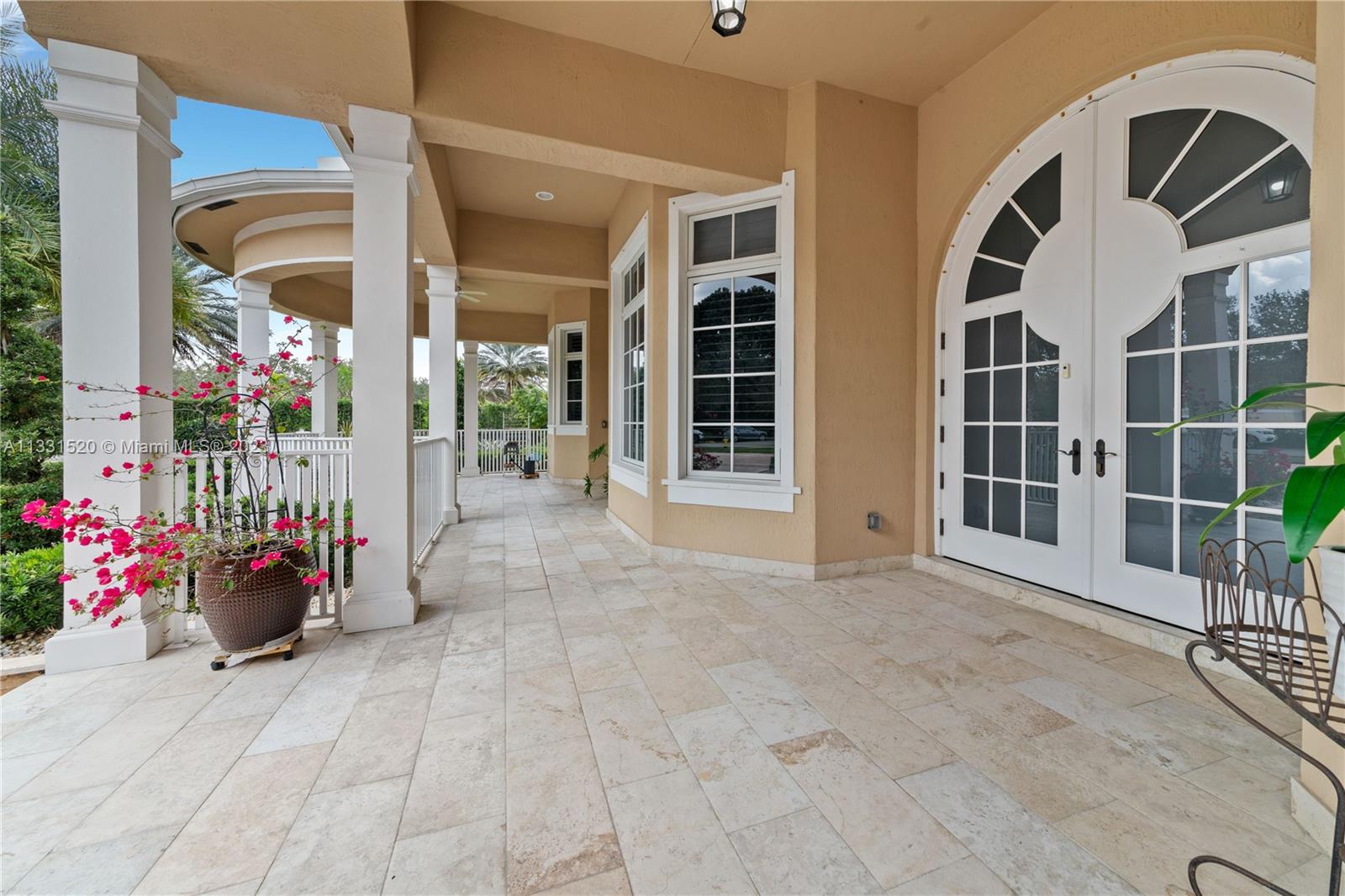 10451 S Camelot Cir