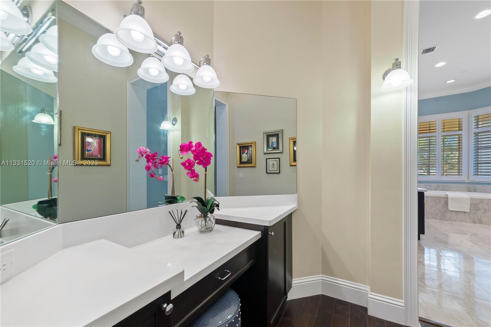 10451 S Camelot Cir