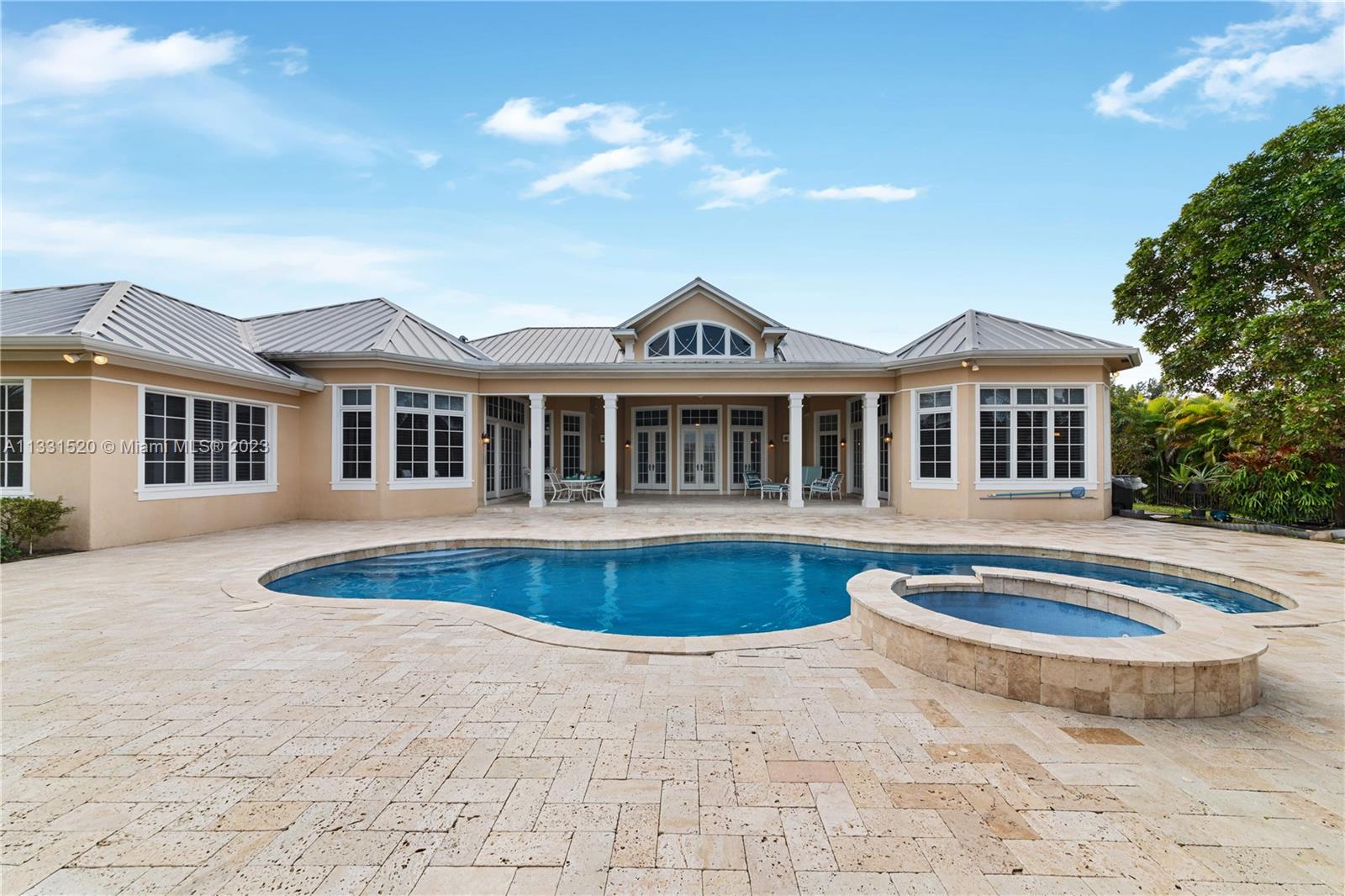 10451 S Camelot Cir