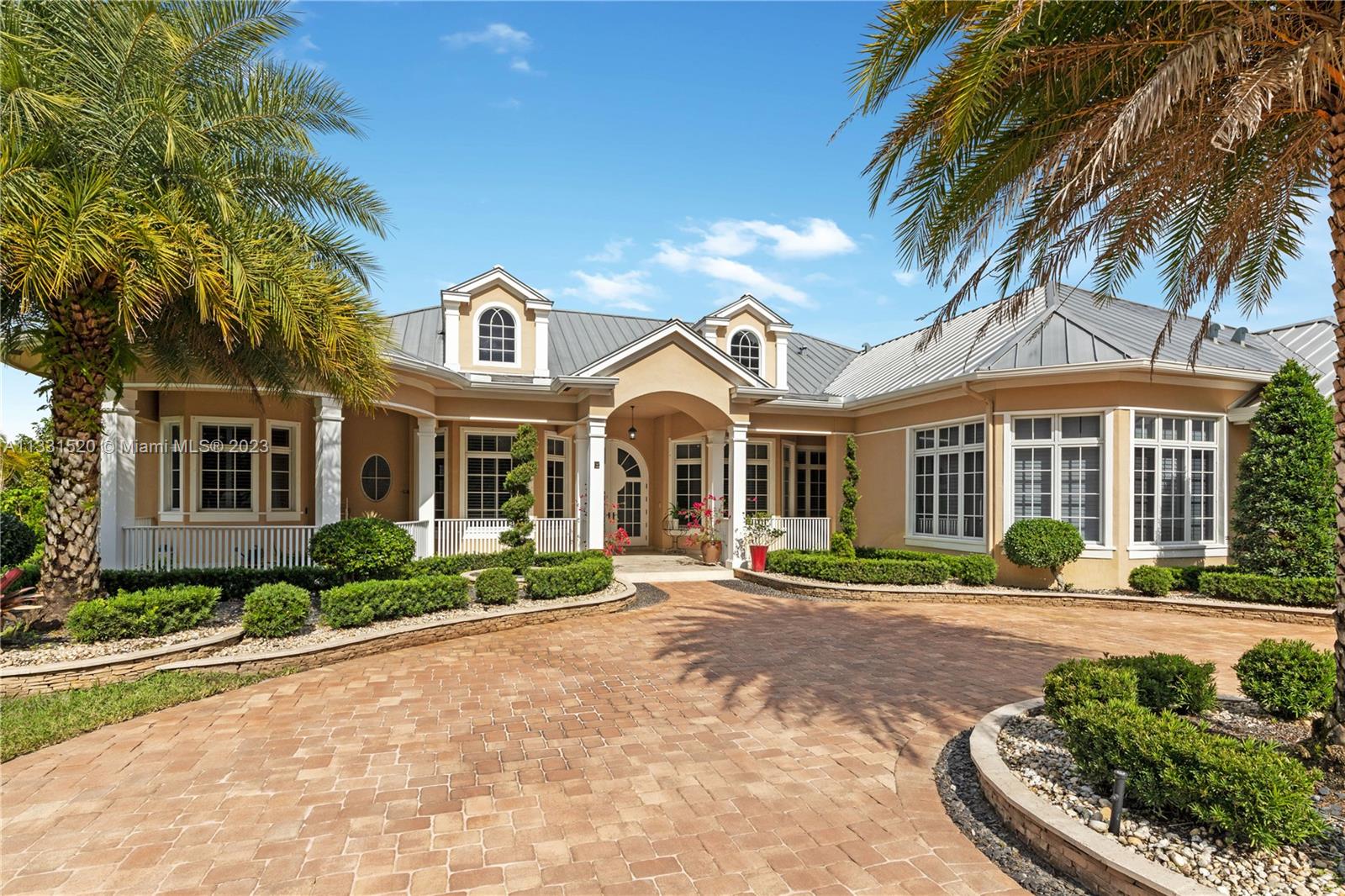 10451 S Camelot Cir