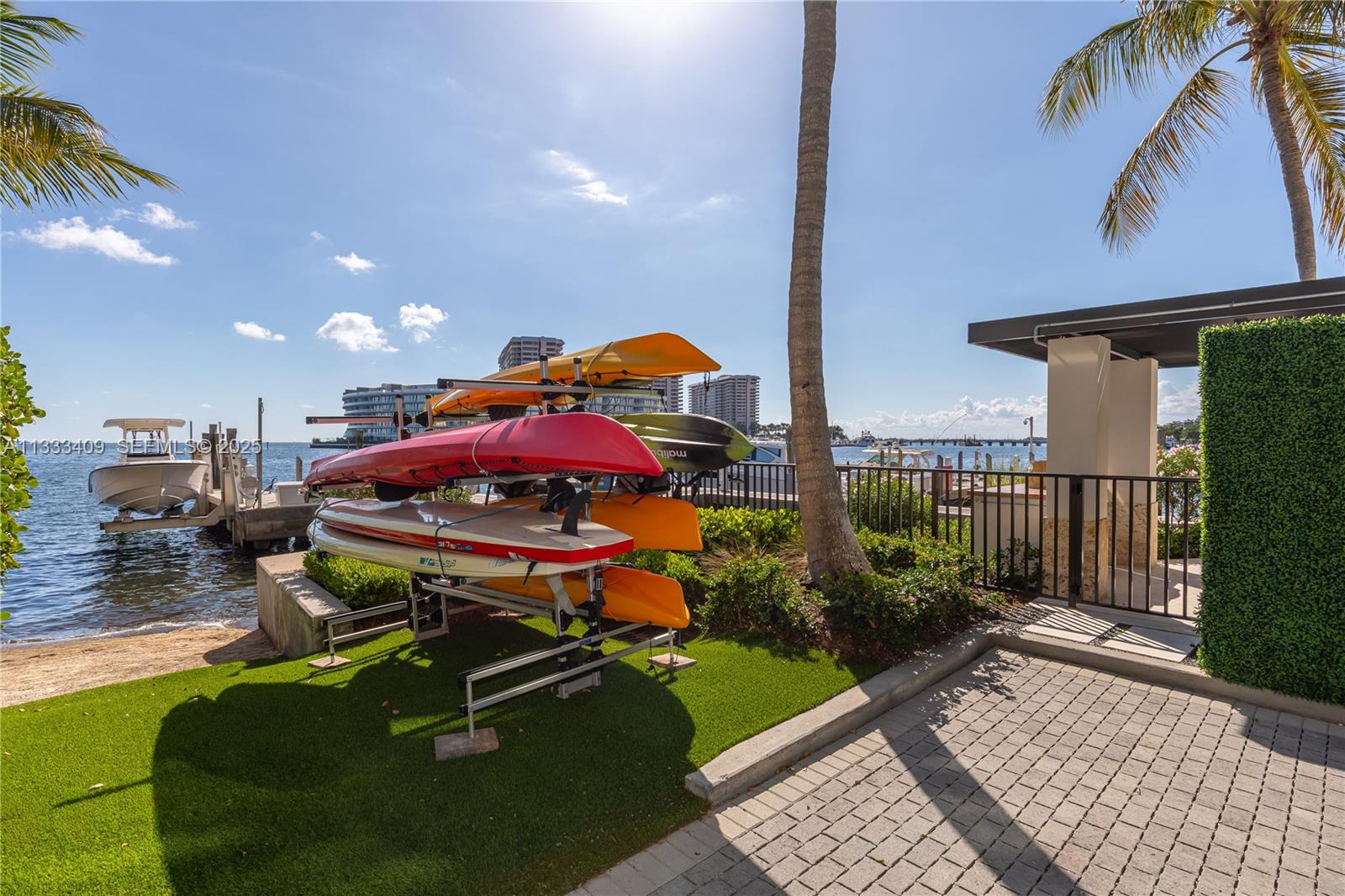 1660 W Glencoe St Unit: 302