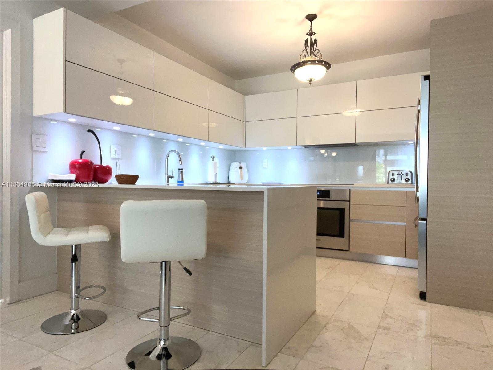 201 Crandon Blvd Unit: 528