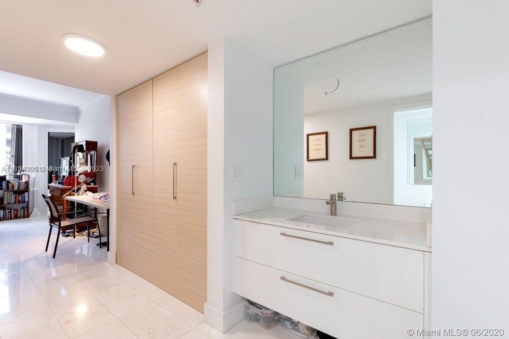 201 Crandon Blvd Unit: 528