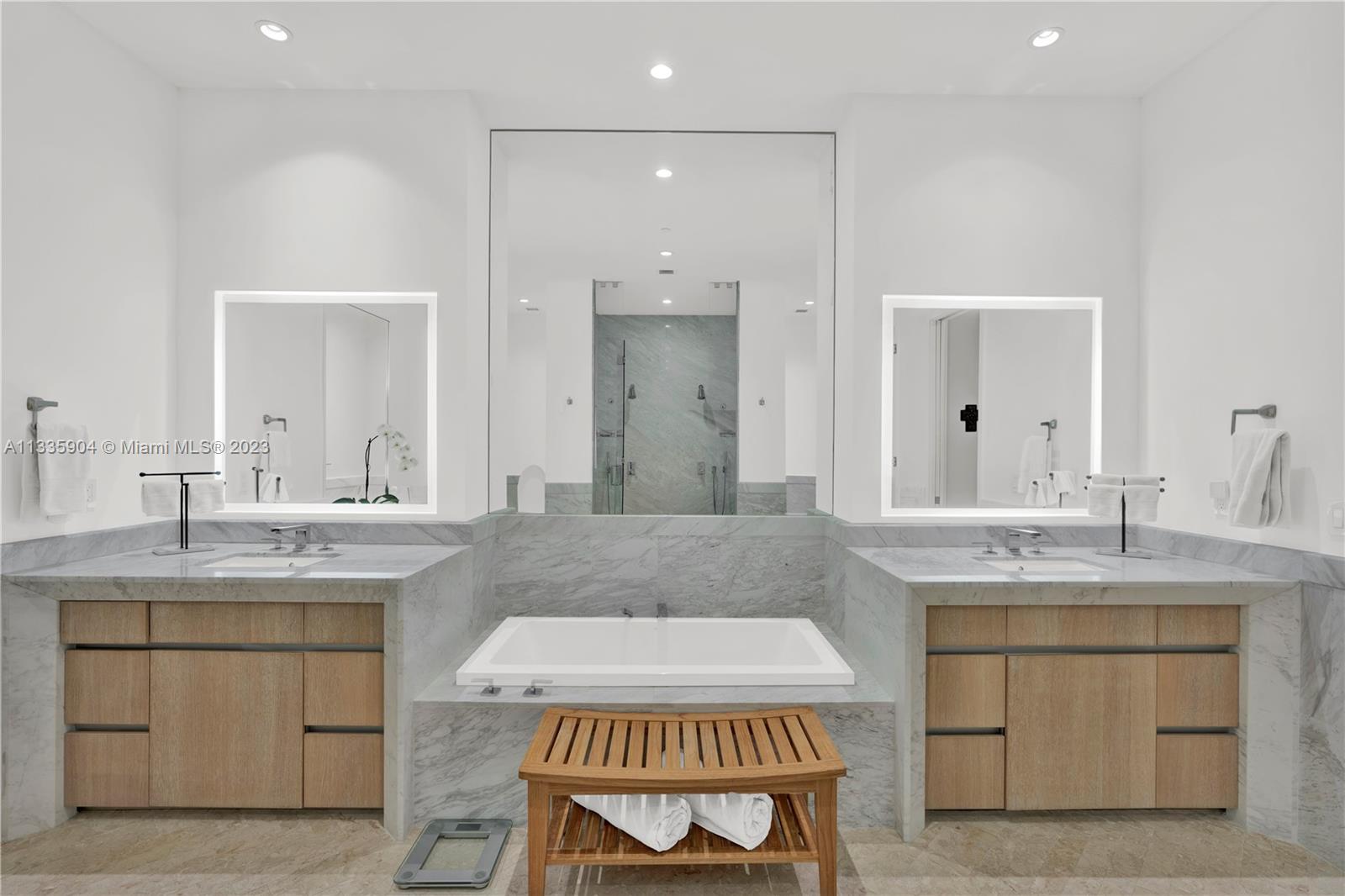 2821 S Bayshore Dr Unit: 7D