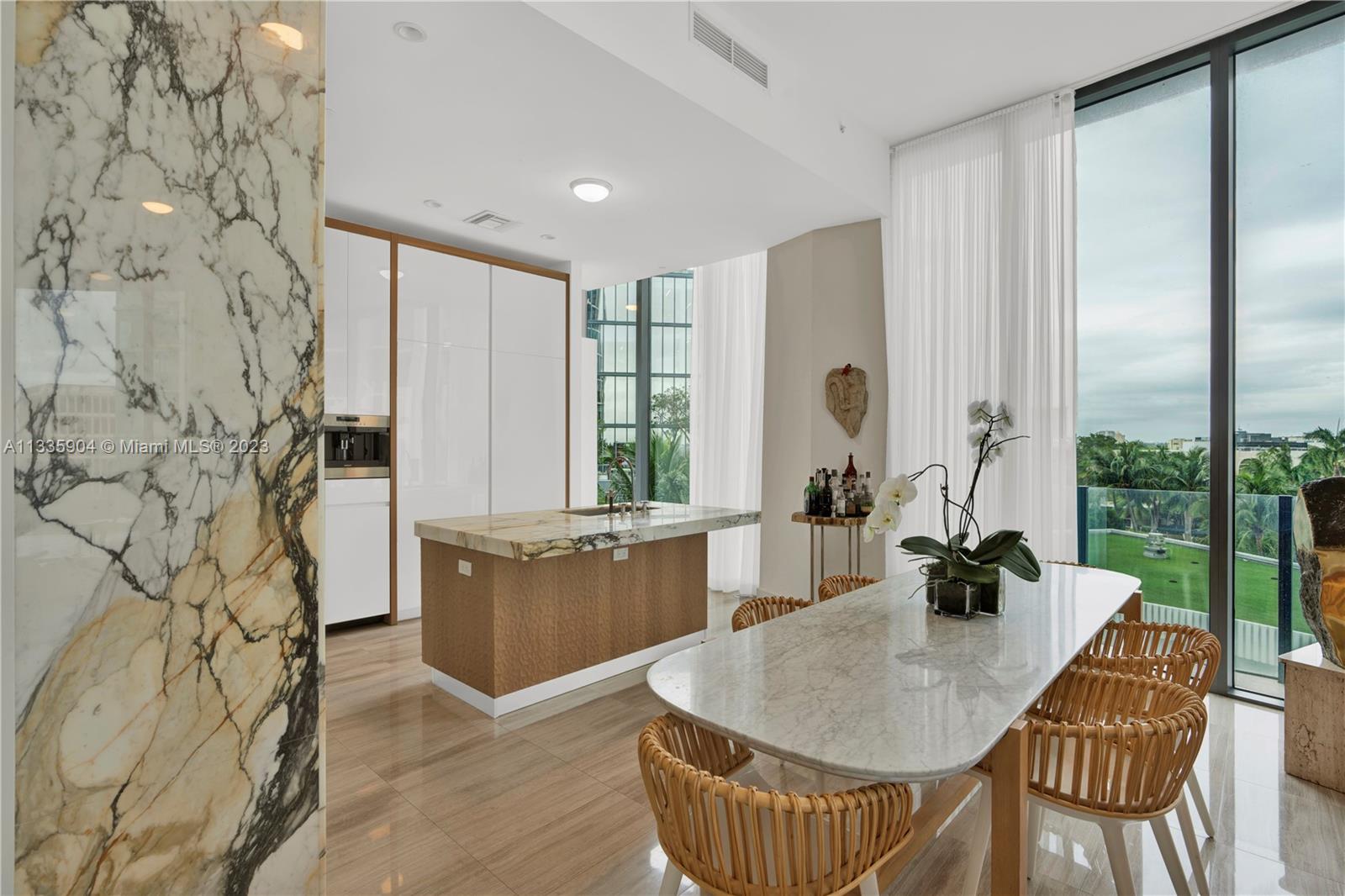 2821 S Bayshore Dr Unit: 7D