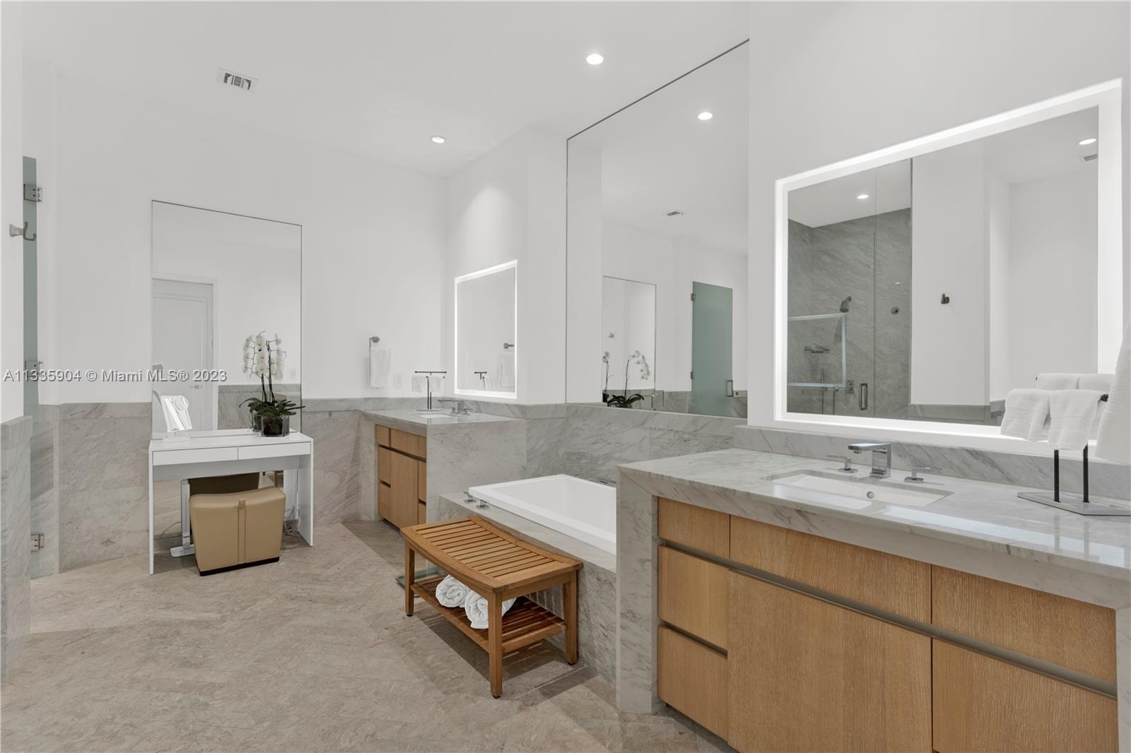 2821 S Bayshore Dr Unit: 7D