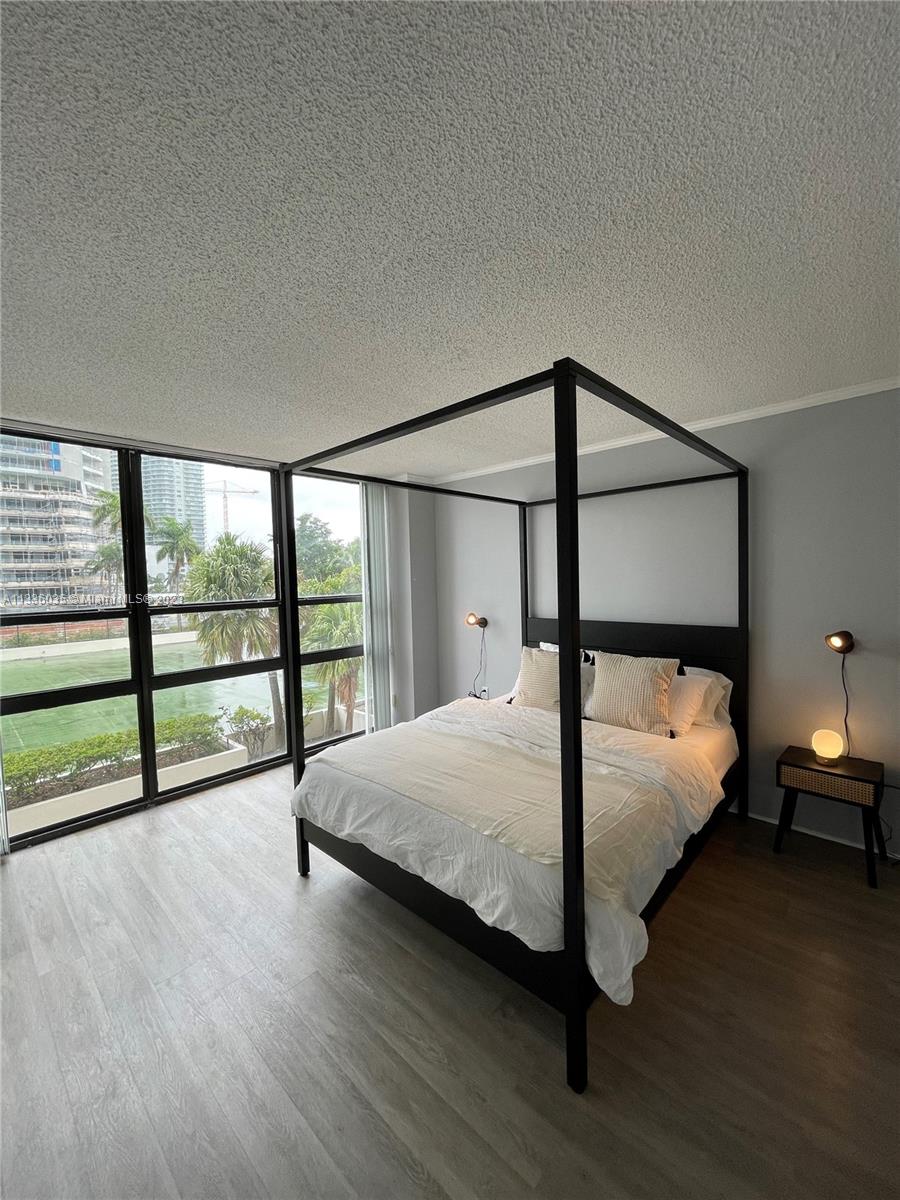 600 NE 36th St Unit: 211
